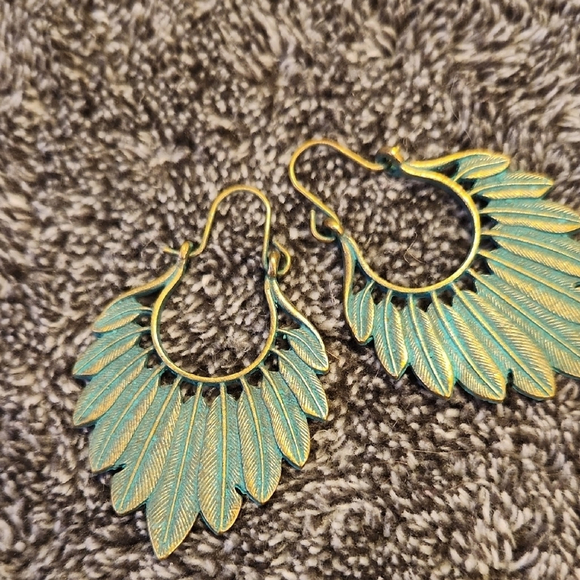 Blue Metal Fan Shaped Earrings Vintage Appeal - Picture 2 of 5